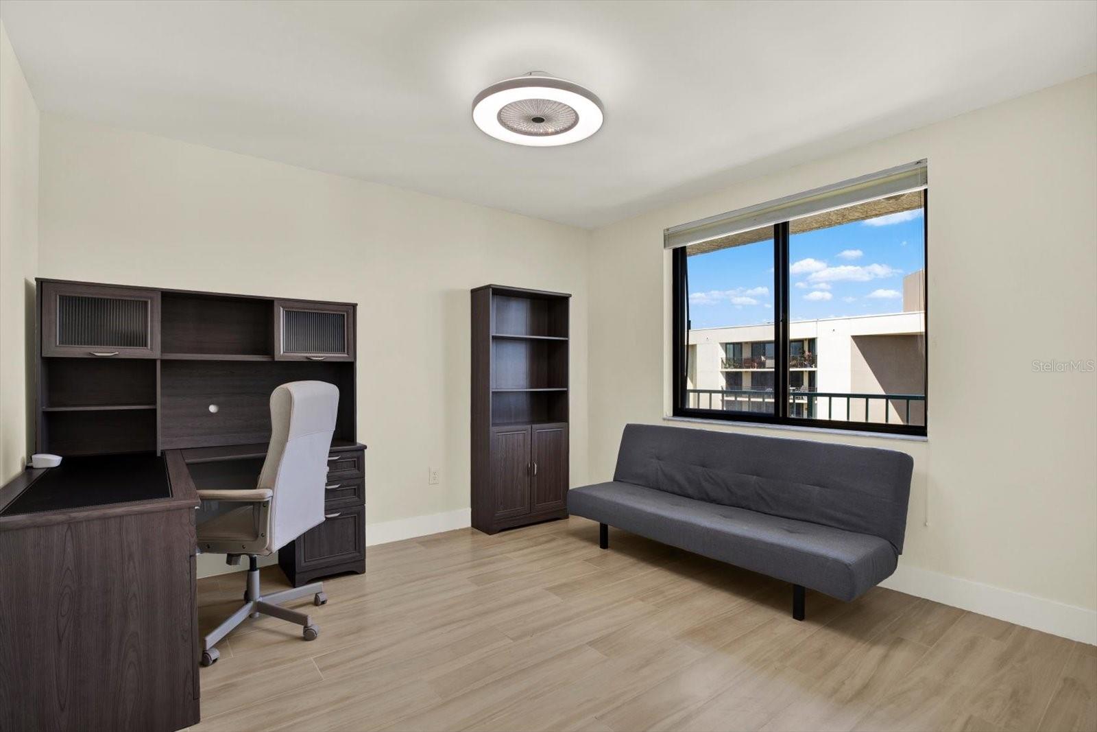 Image 19 of 27 For 670 Island Way 1006