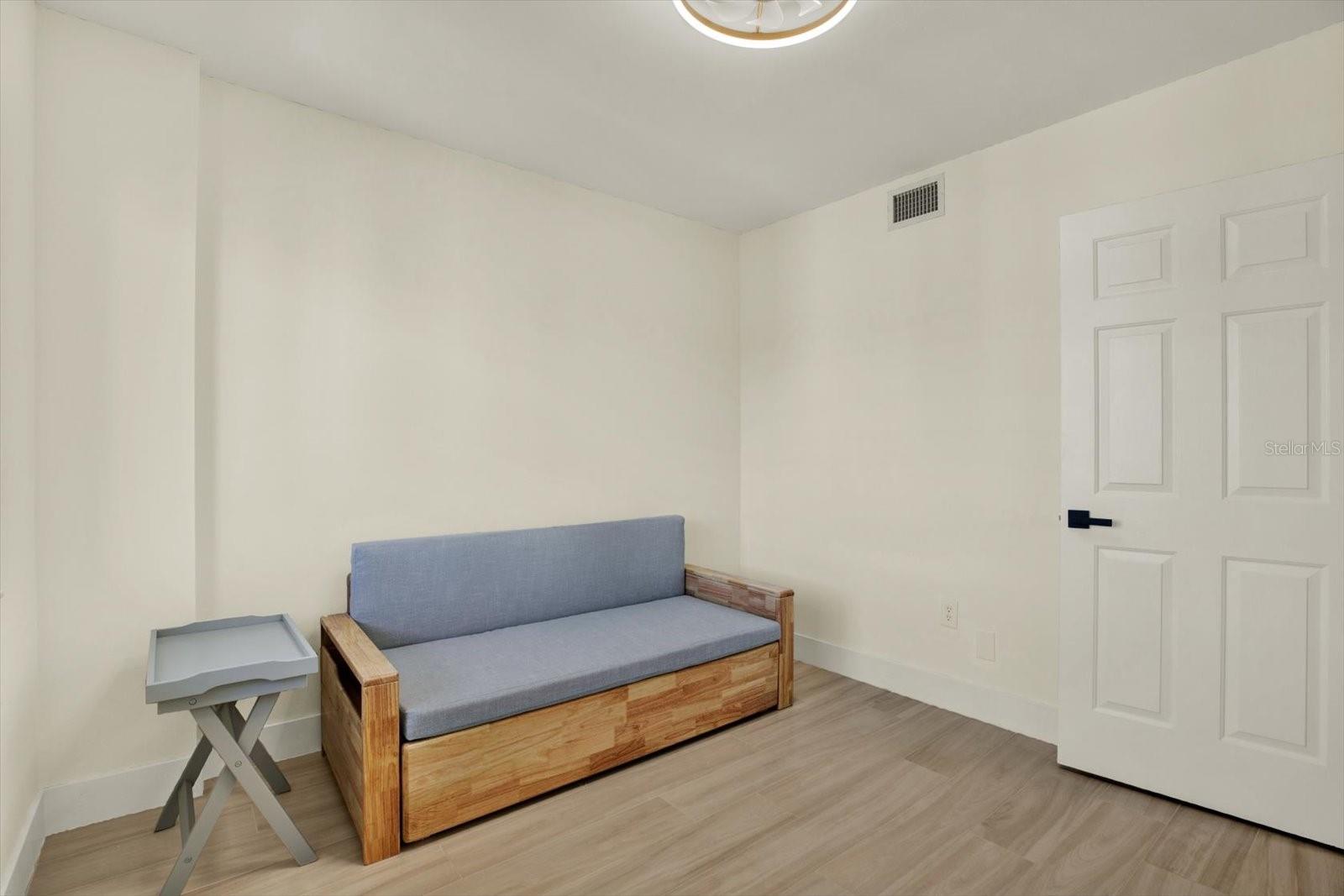 Image 20 of 27 For 670 Island Way 1006