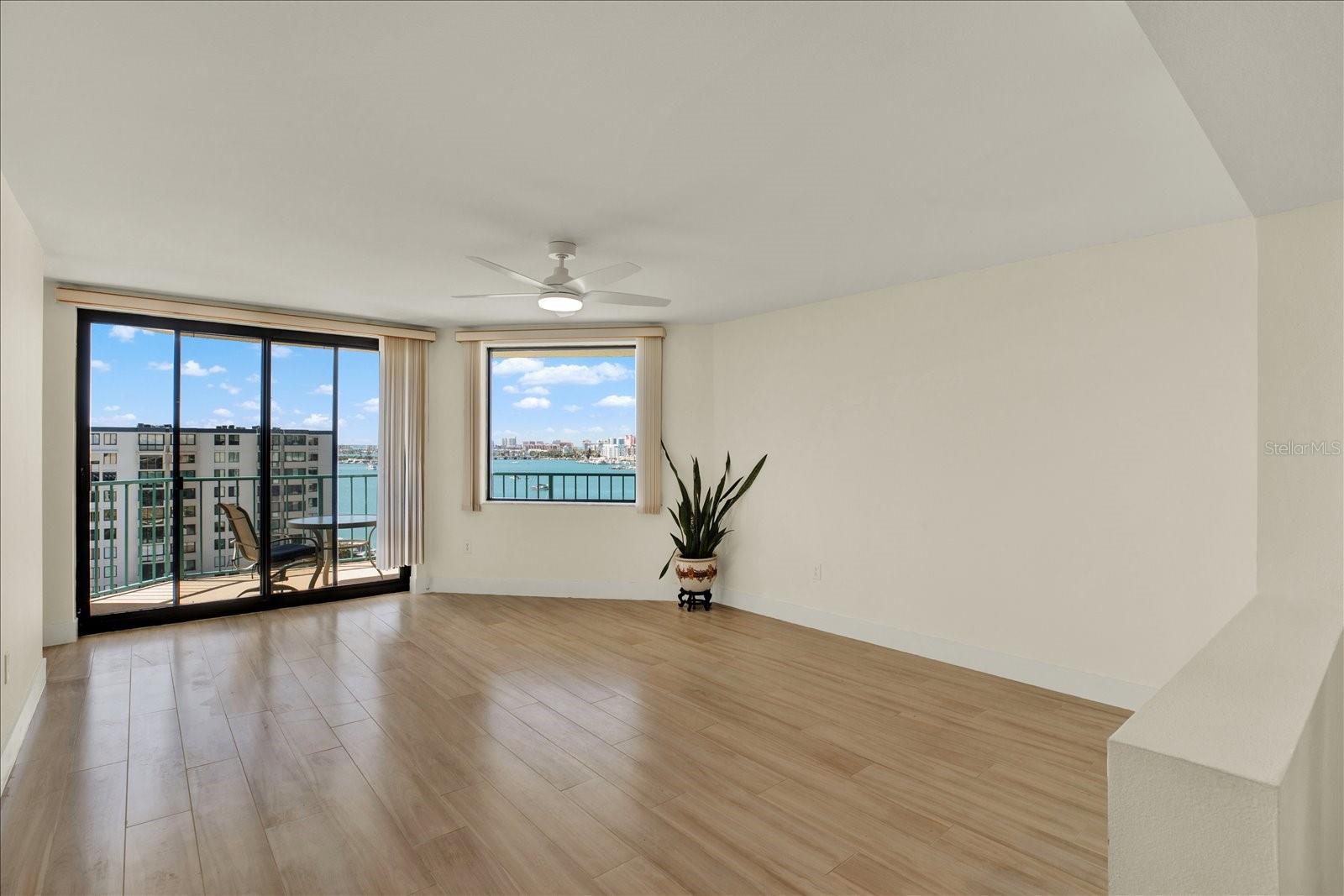 Image 7 of 27 For 670 Island Way 1006