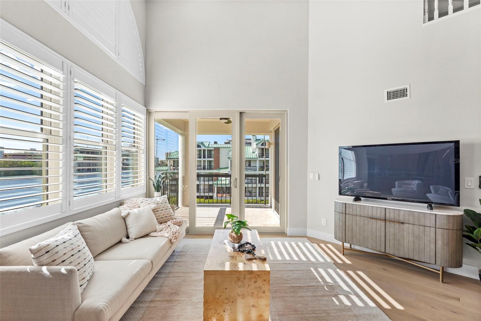 Image 10 of 50 For 943 Seddon Cove Way 943