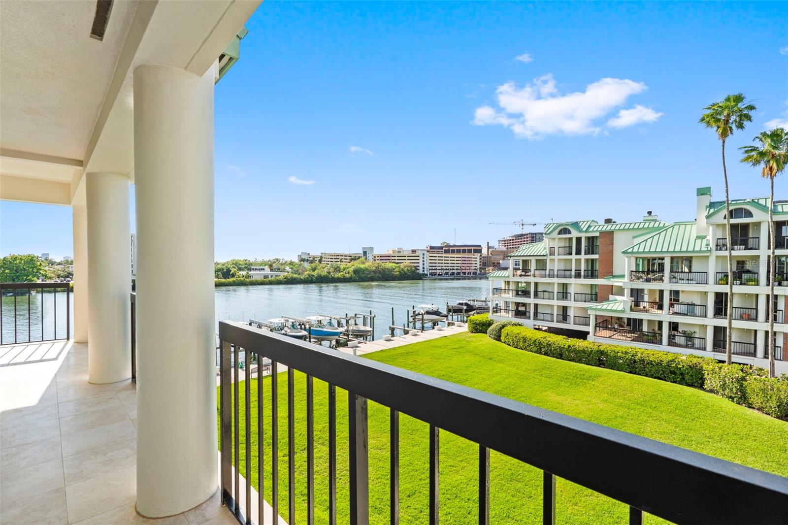 Image 15 of 50 For 943 Seddon Cove Way 943