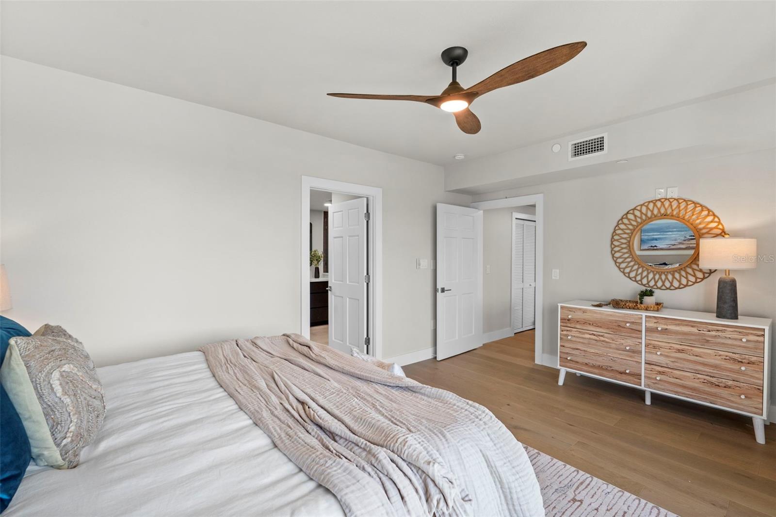 Image 20 of 50 For 943 Seddon Cove Way 943