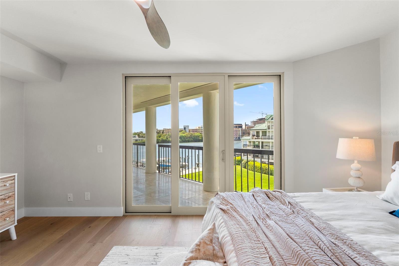 Image 21 of 50 For 943 Seddon Cove Way 943