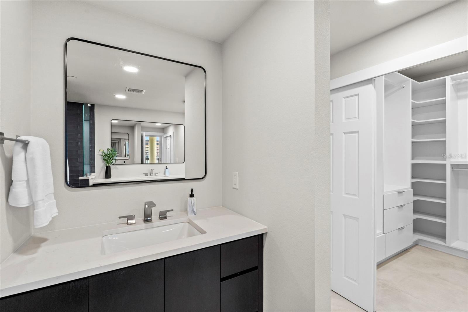 Image 23 of 50 For 943 Seddon Cove Way 943