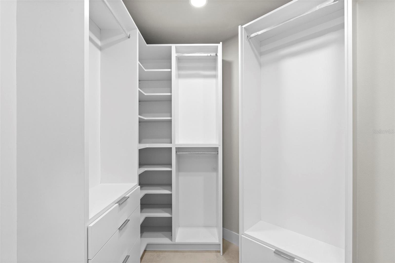 Image 24 of 50 For 943 Seddon Cove Way 943