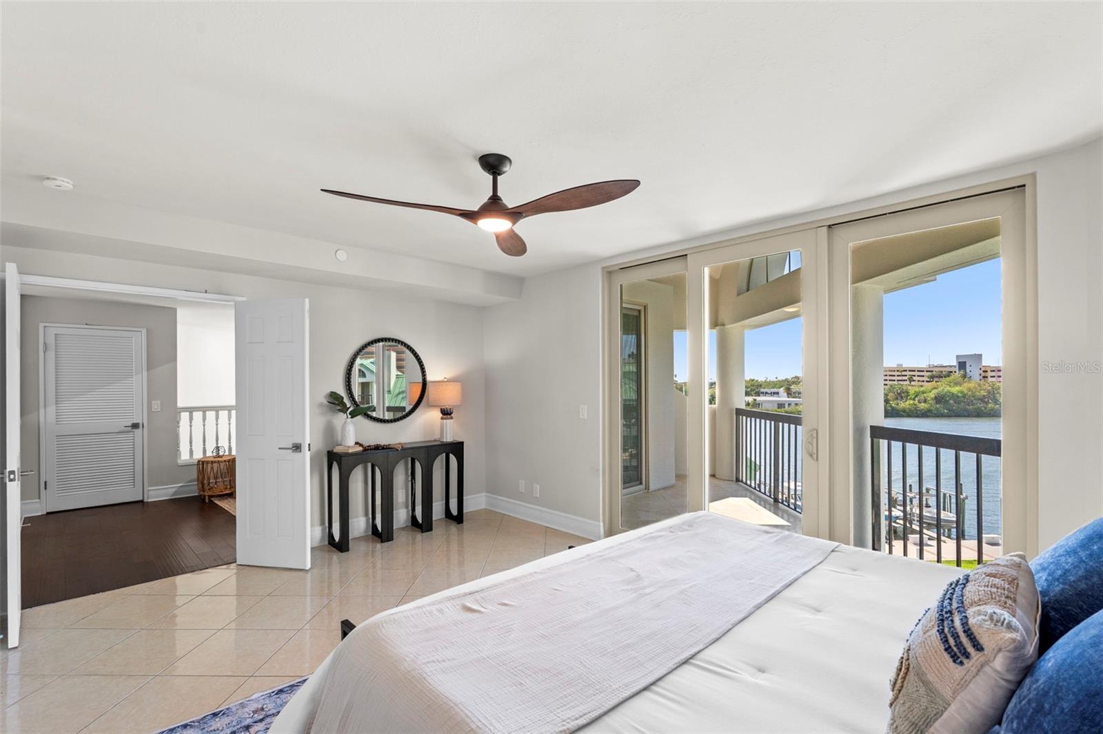 Image 28 of 50 For 943 Seddon Cove Way 943