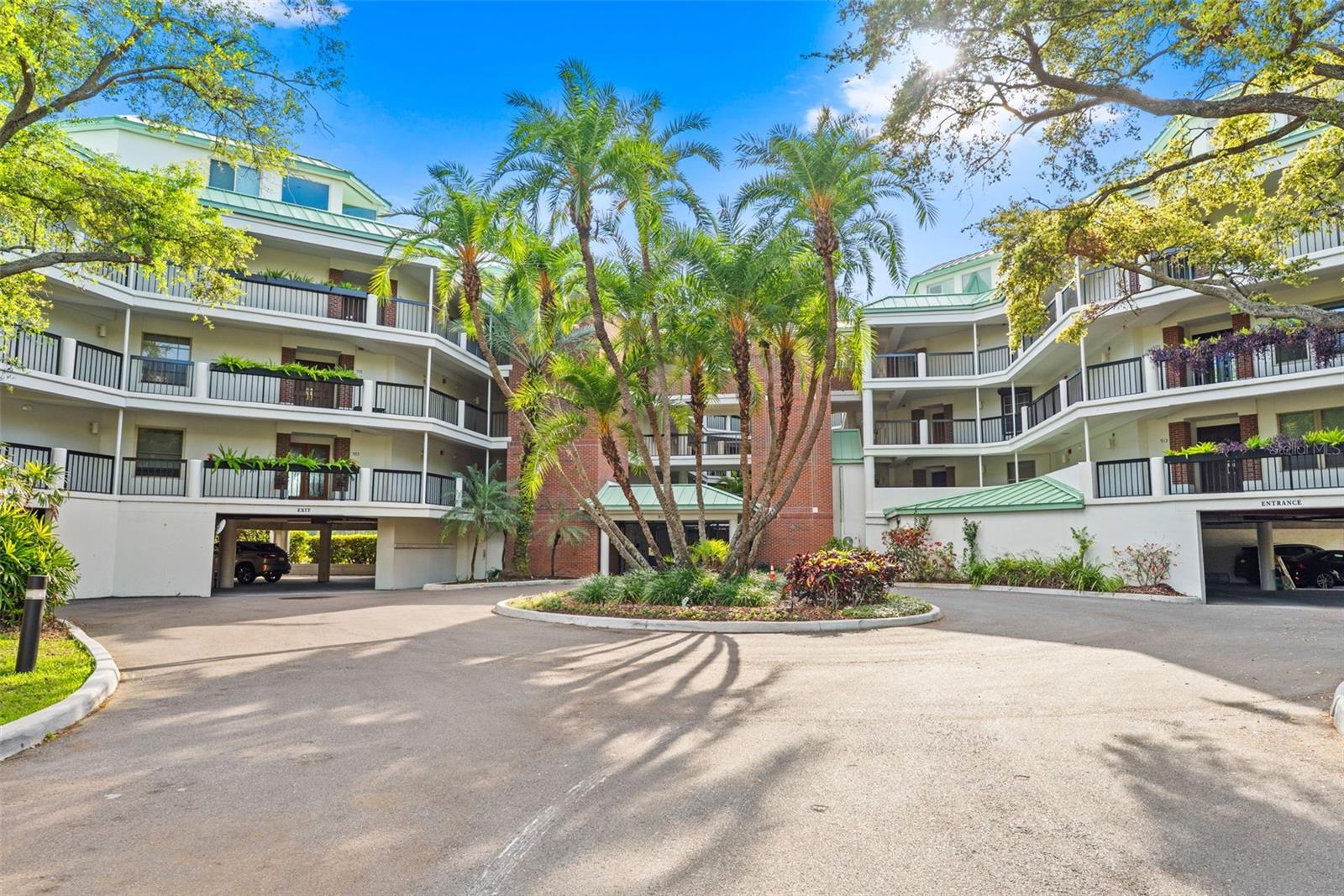 Image 3 of 50 For 943 Seddon Cove Way 943