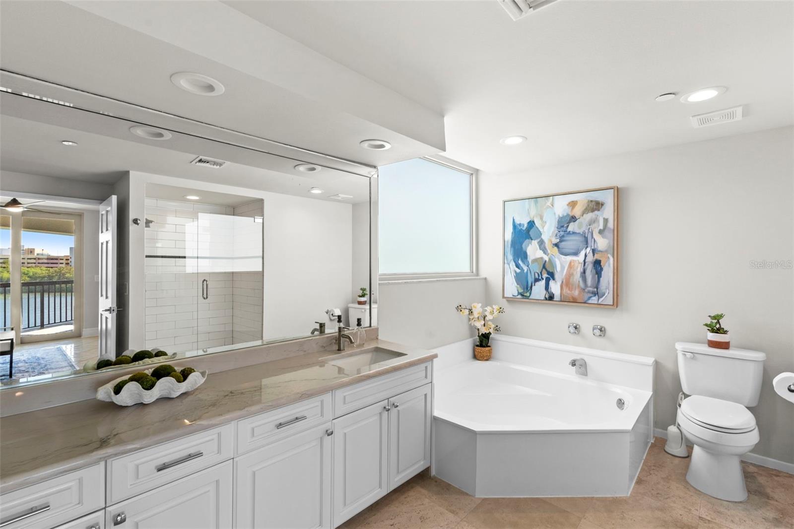 Image 30 of 50 For 943 Seddon Cove Way 943