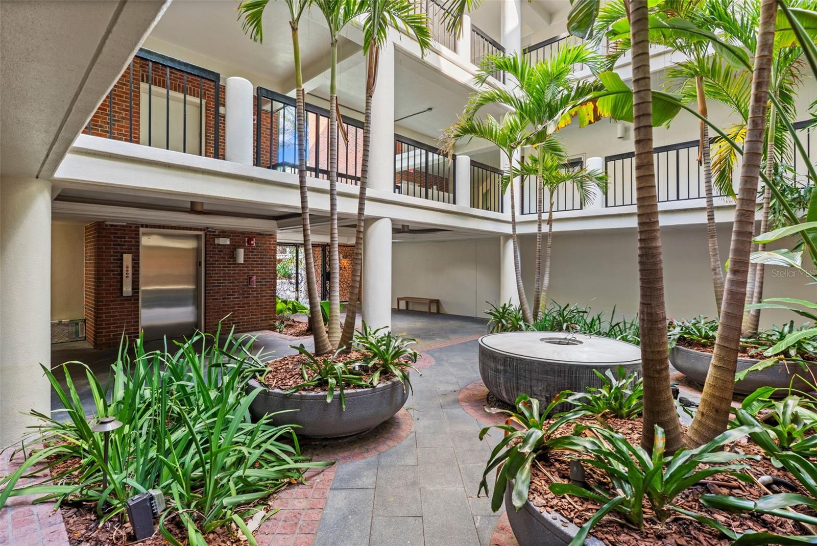 Image 34 of 50 For 943 Seddon Cove Way 943