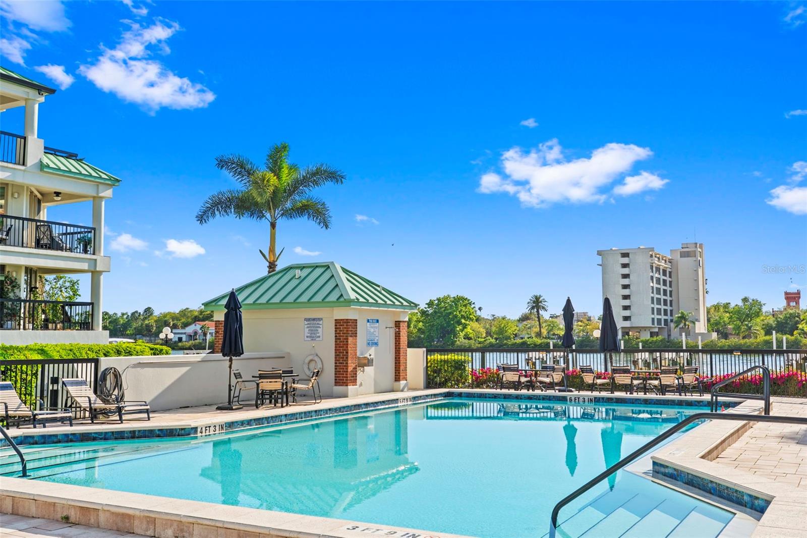 Image 39 of 50 For 943 Seddon Cove Way 943