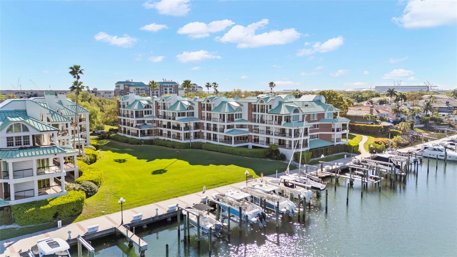 Image 47 of 50 For 943 Seddon Cove Way 943