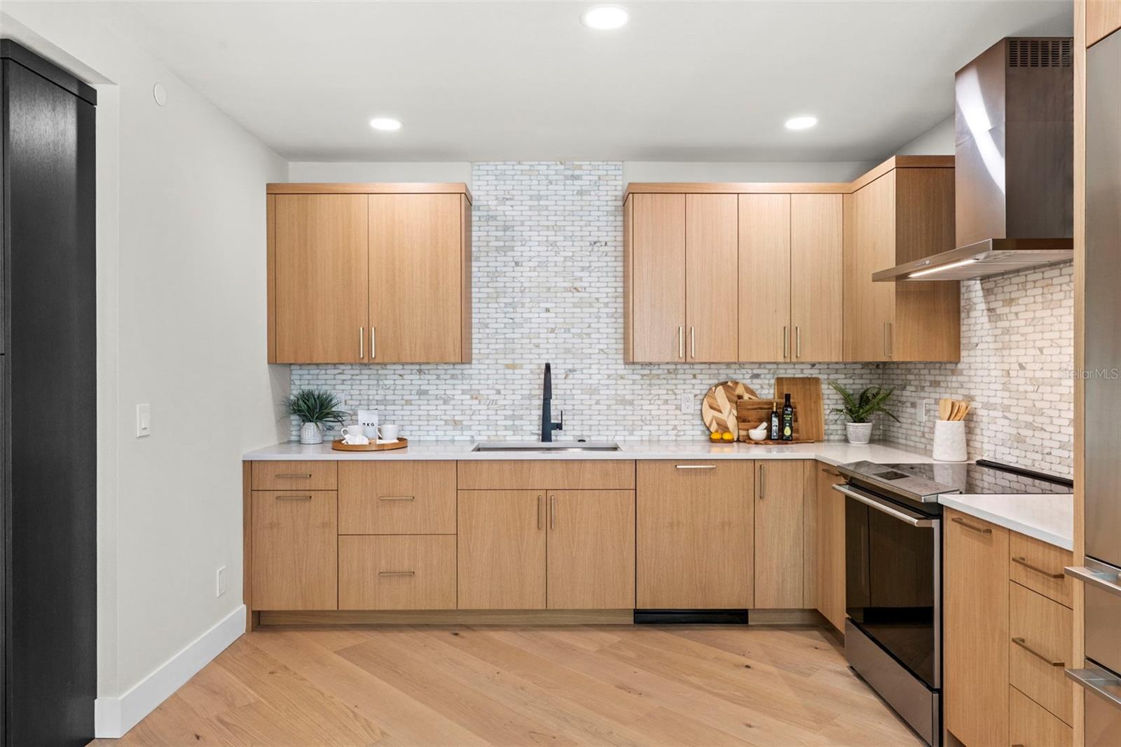 Image 8 of 50 For 943 Seddon Cove Way 943