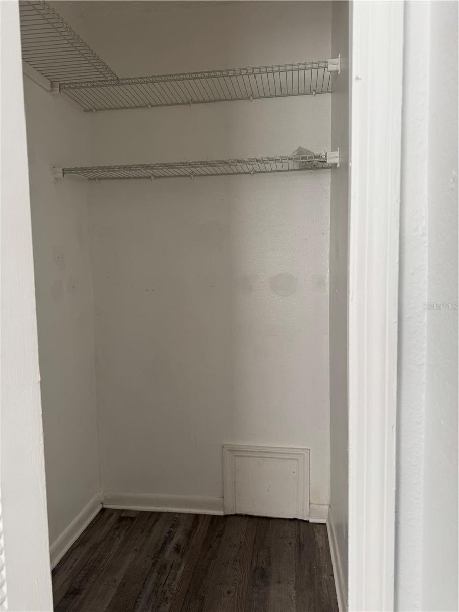 Image 19 of 26 For 2074 Dodge Street