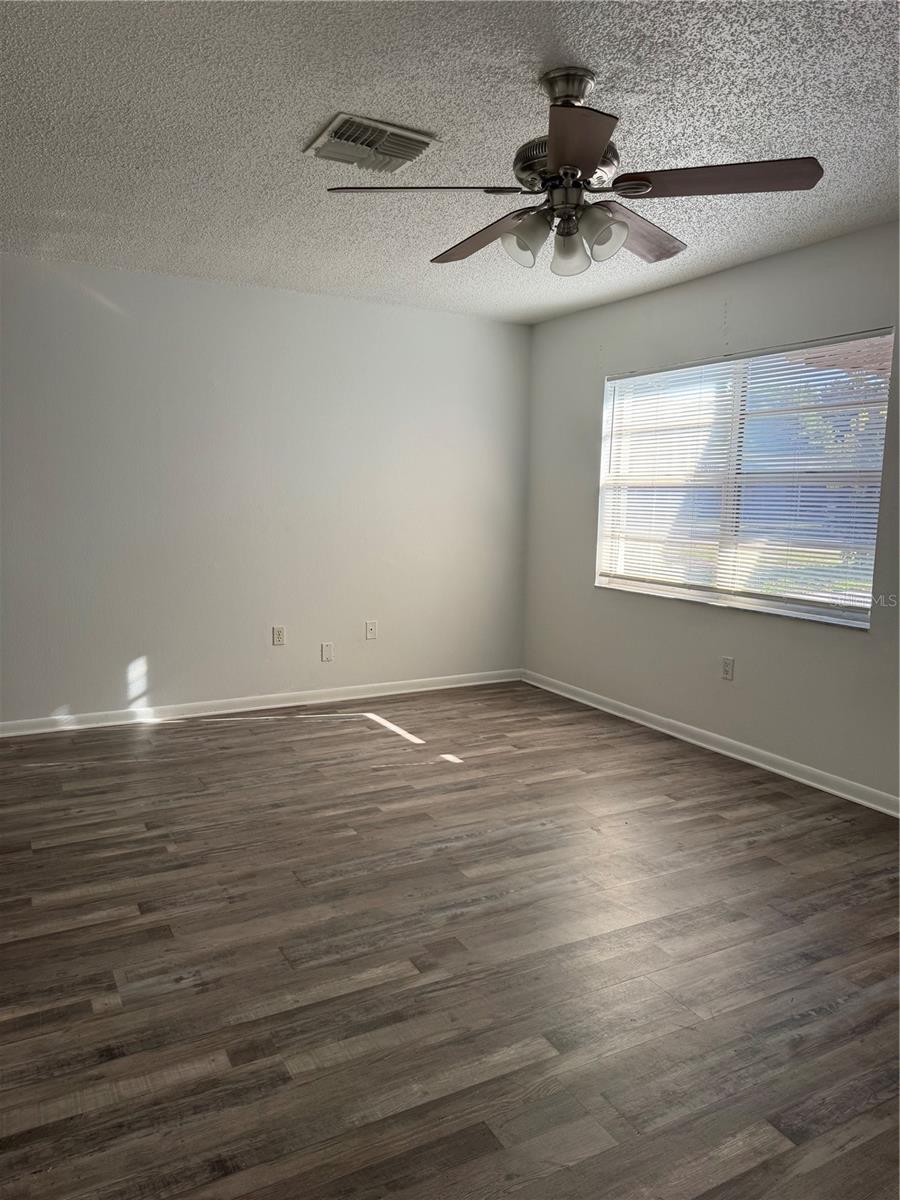 Image 4 of 26 For 2074 Dodge Street