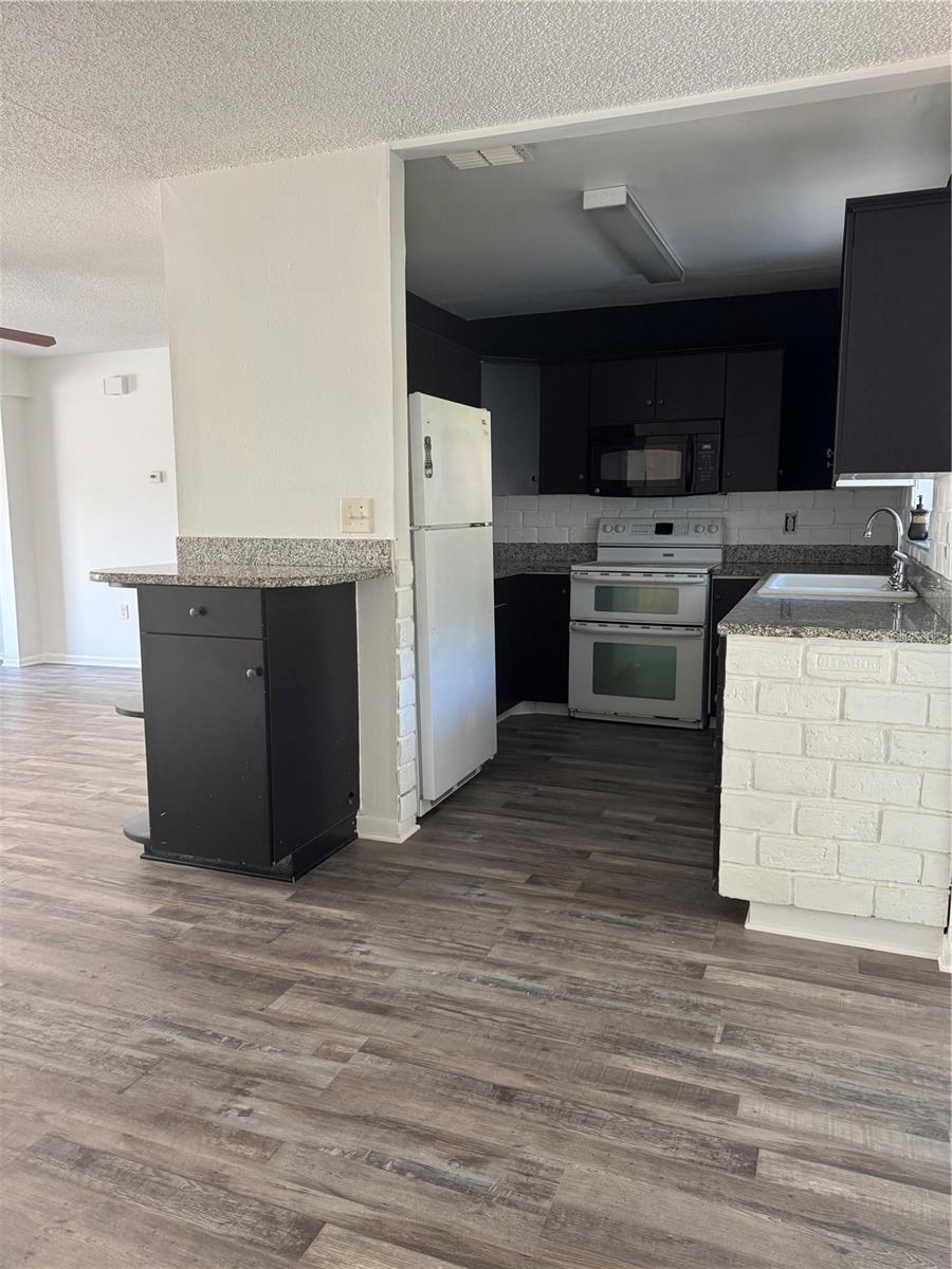 Image 7 of 26 For 2074 Dodge Street