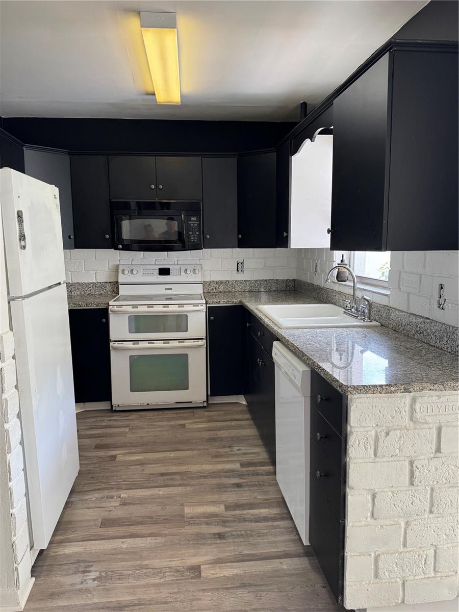 Image 8 of 26 For 2074 Dodge Street