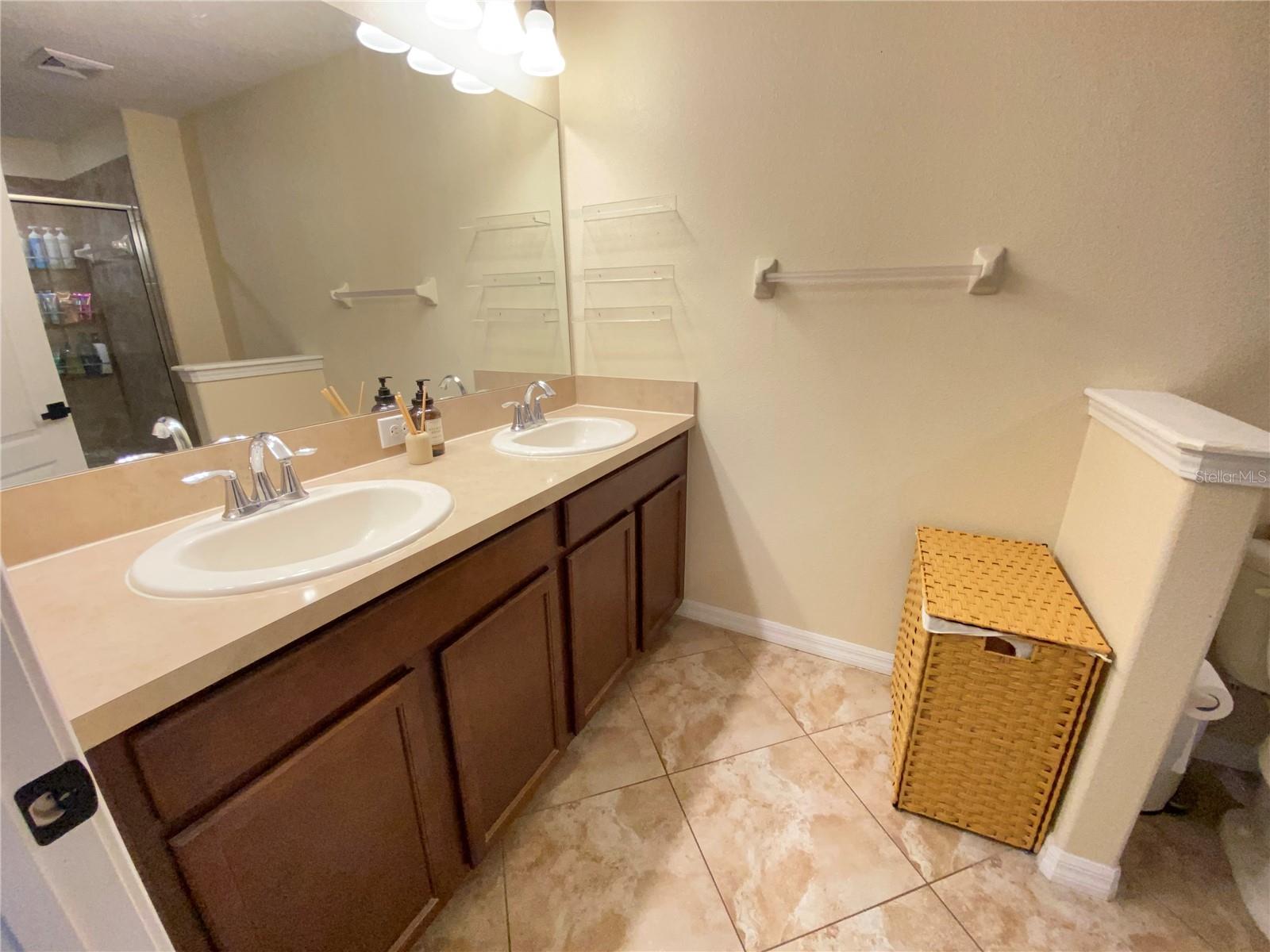 Image 27 of 42 For 12036 Greengate Drive