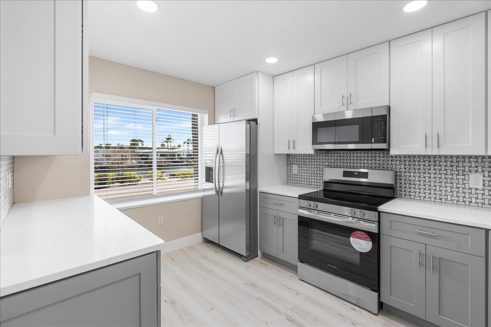 Image 23 of 54 For 19029 Us Highway 19 N 21e