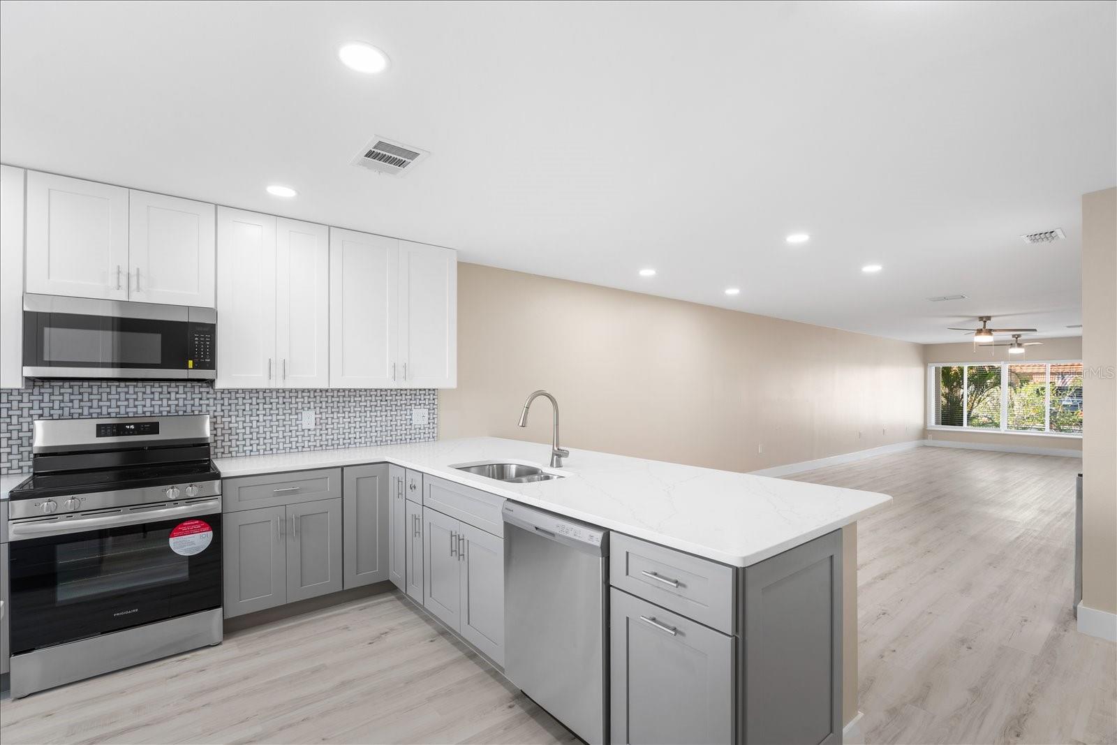 Image 24 of 54 For 19029 Us Highway 19 N 21e