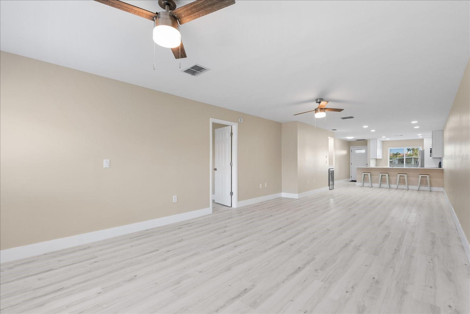 Image 25 of 54 For 19029 Us Highway 19 N 21e