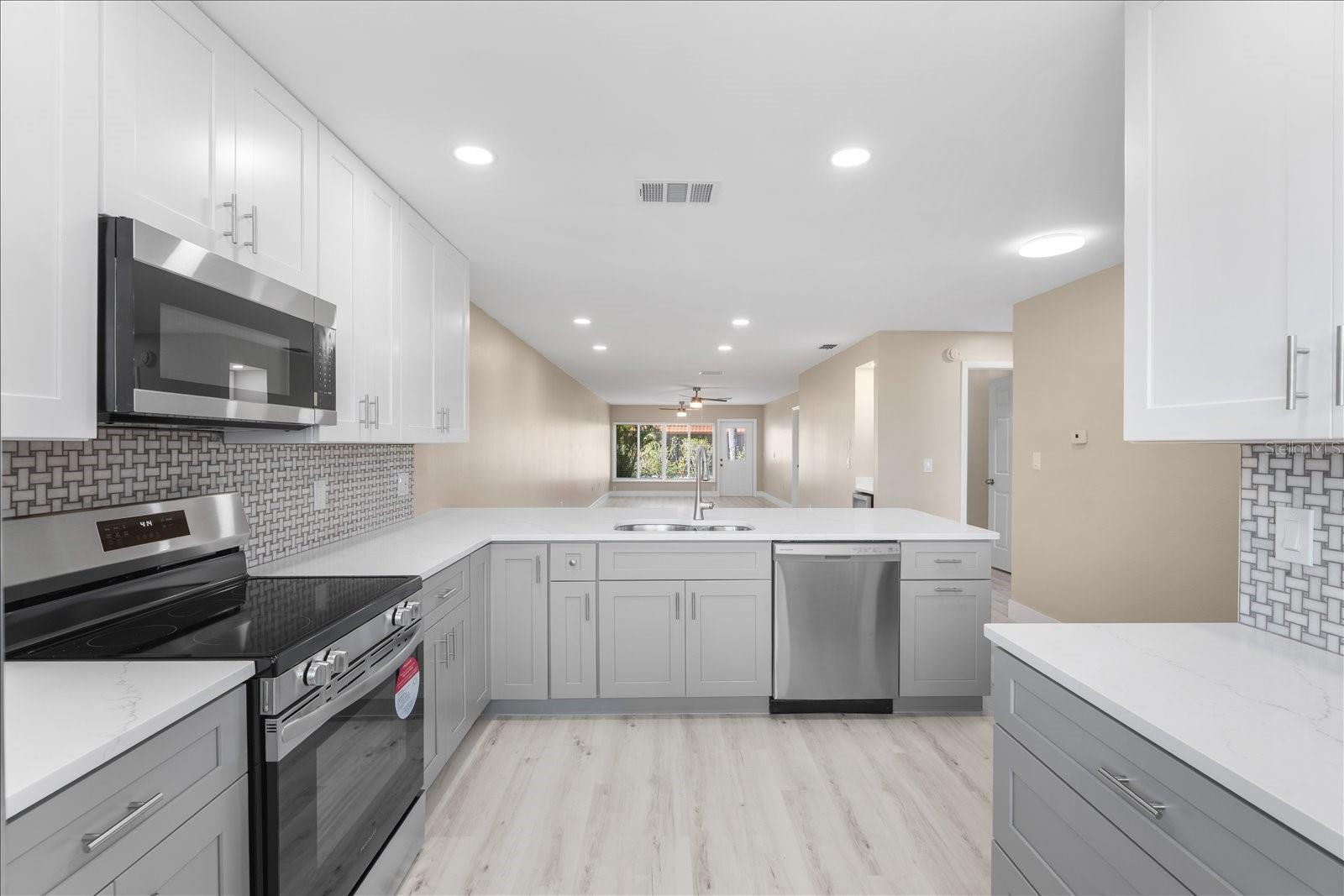 Image 7 of 54 For 19029 Us Highway 19 N 21e