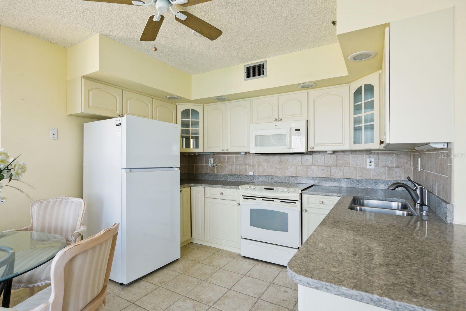 Listing photo id 10 for 6287 Bahia Del Mar Circle 1202