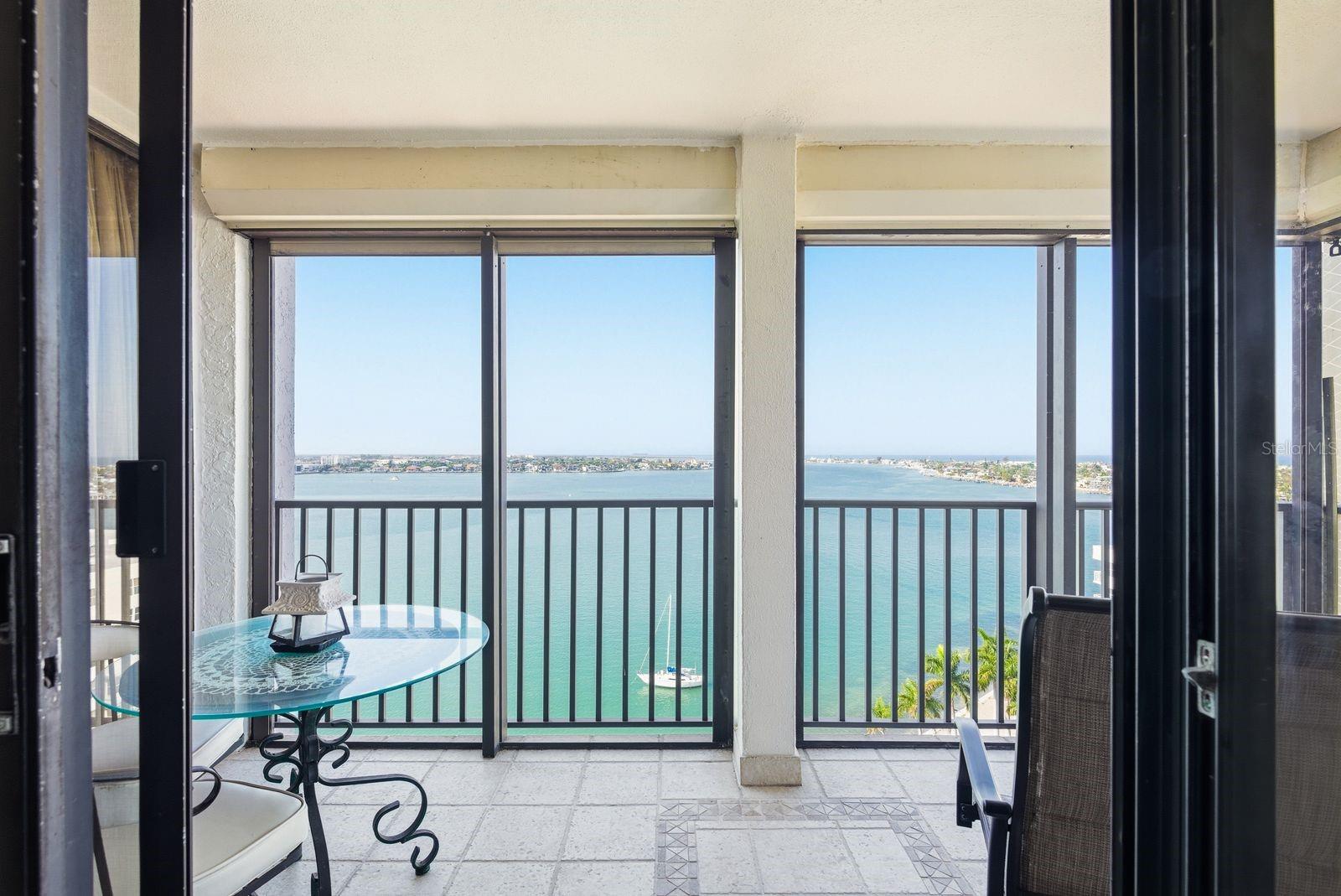 Listing photo id 3 for 6287 Bahia Del Mar Circle 1202
