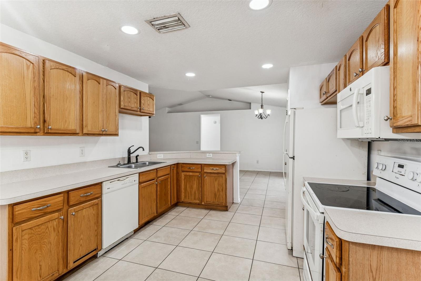 Image 12 of 25 For 14 Charles Avenue