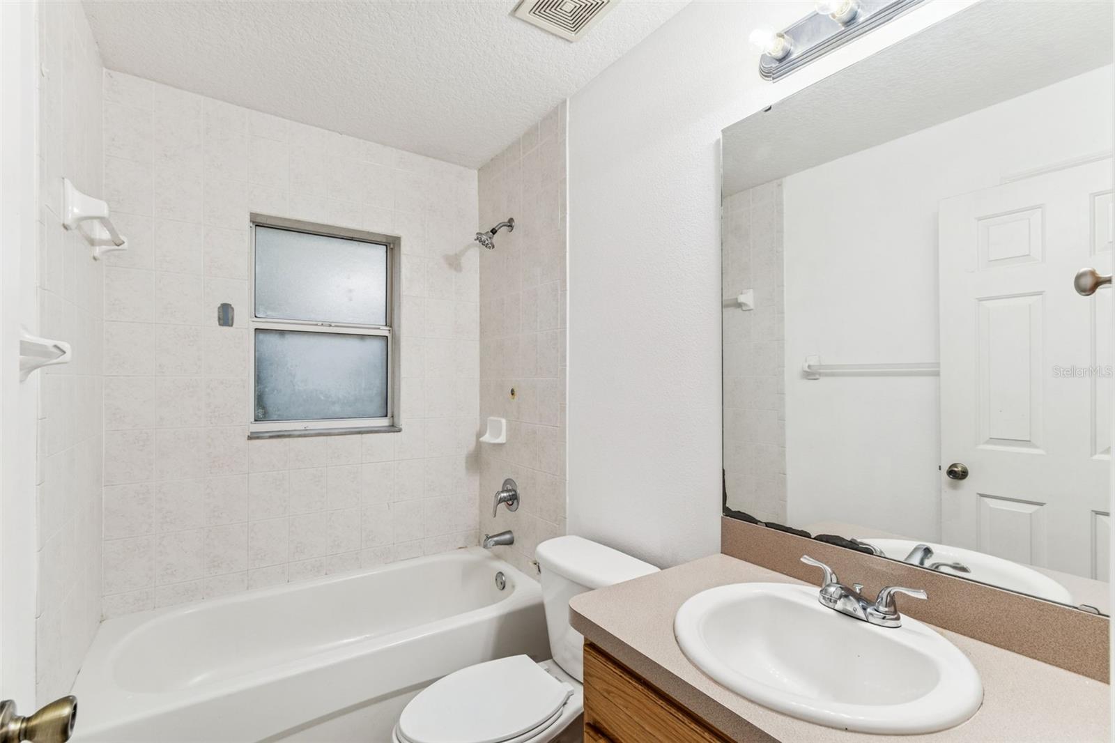 Image 16 of 25 For 14 Charles Avenue