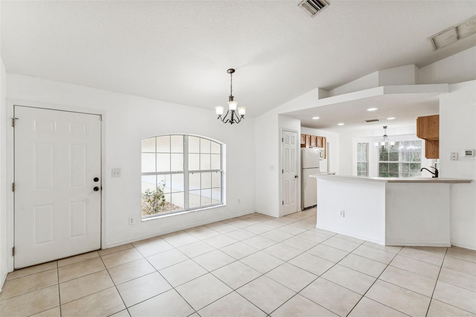 Image 5 of 25 For 14 Charles Avenue