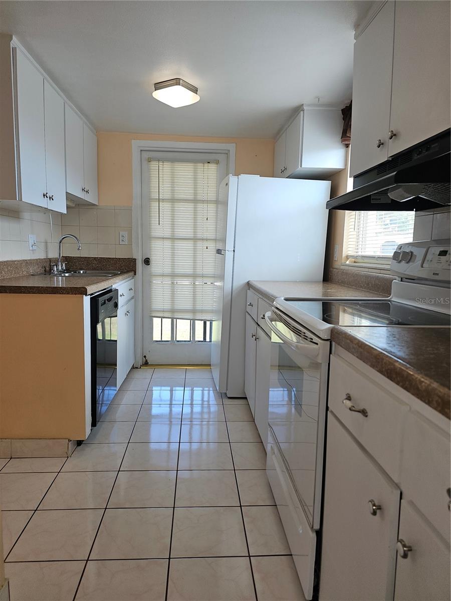 Image 4 of 24 For 7701 Starkey Road 102