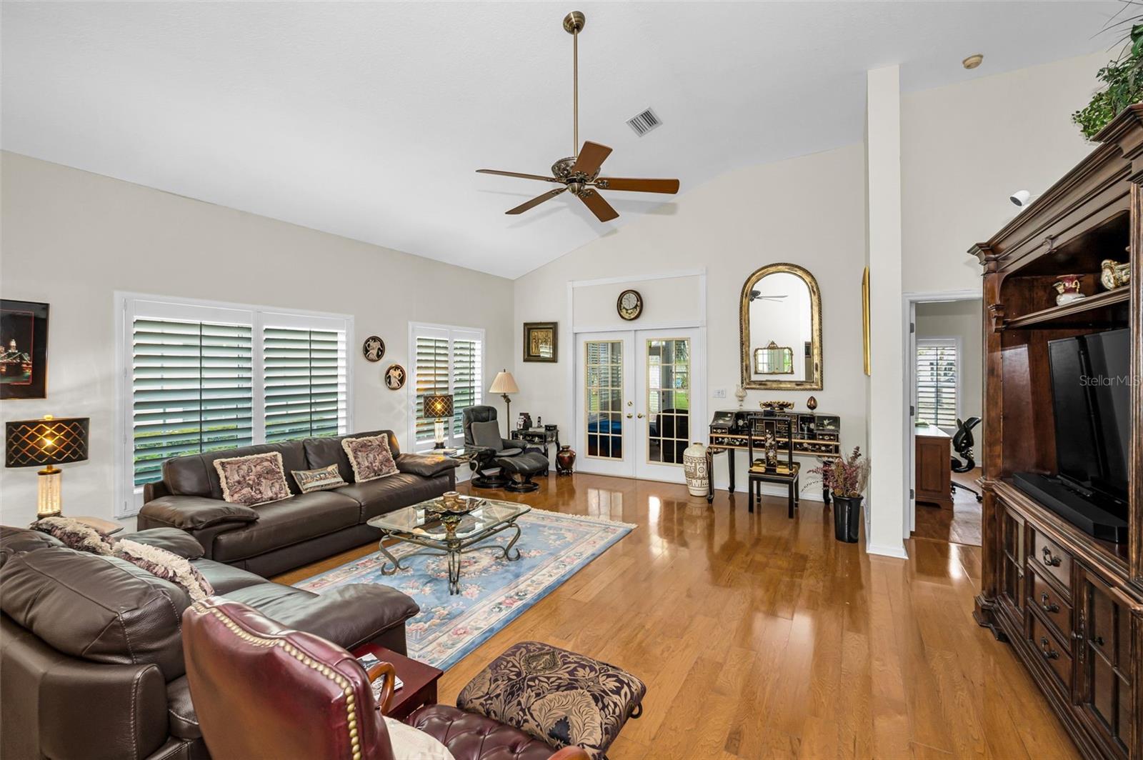 Image 13 of 55 For 1185 Royal Boulevard