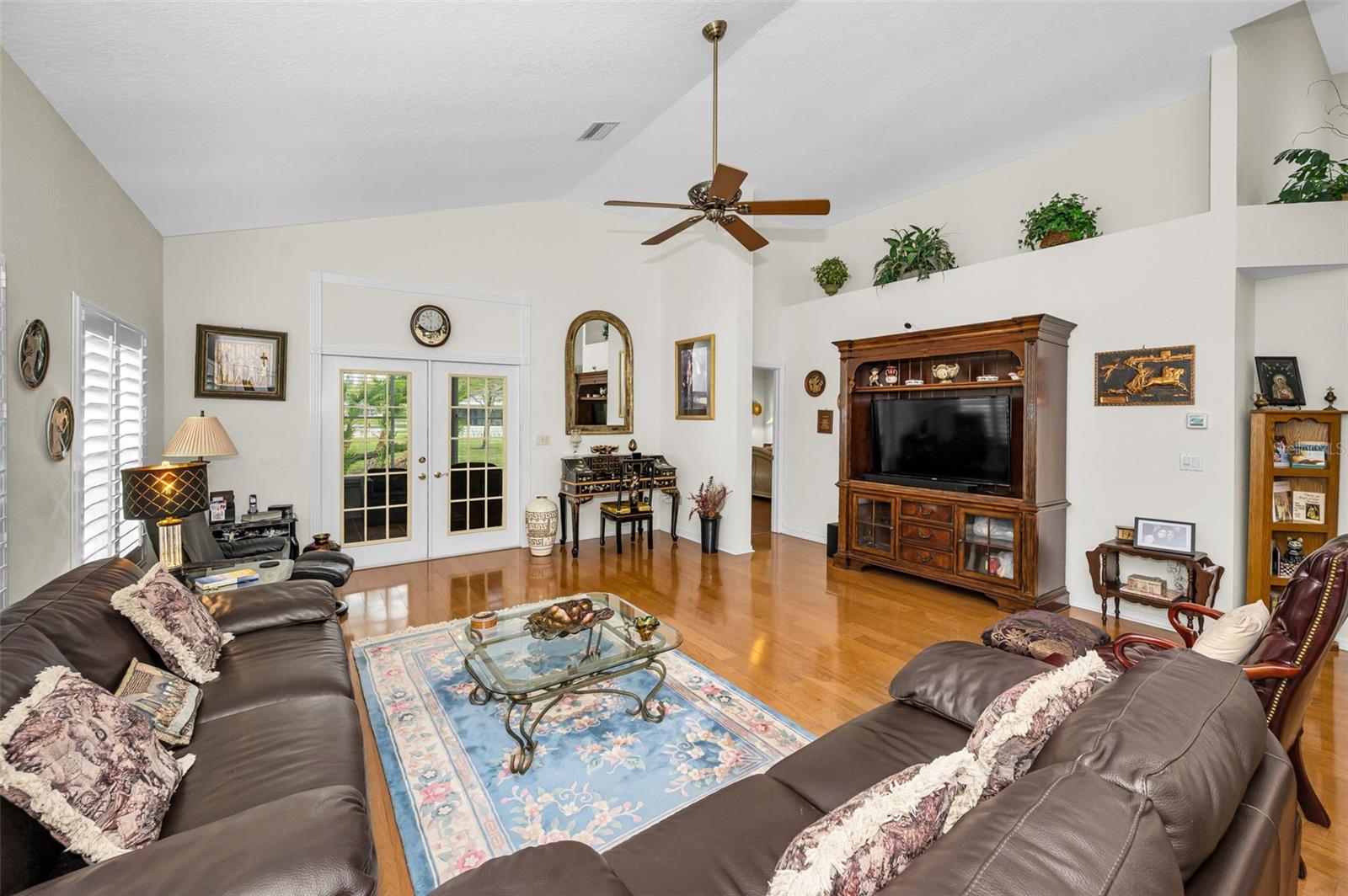 Image 15 of 55 For 1185 Royal Boulevard