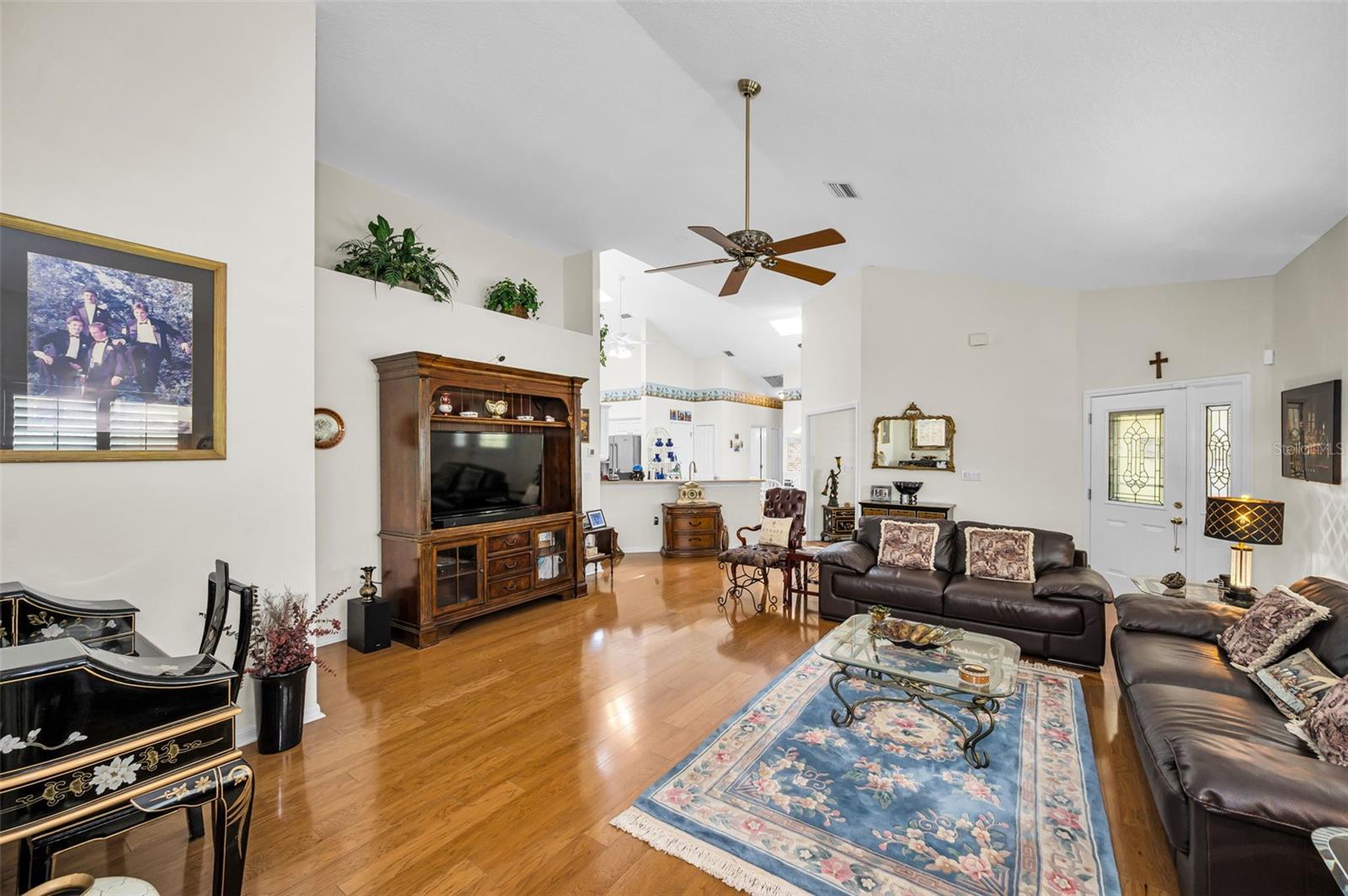 Image 16 of 55 For 1185 Royal Boulevard