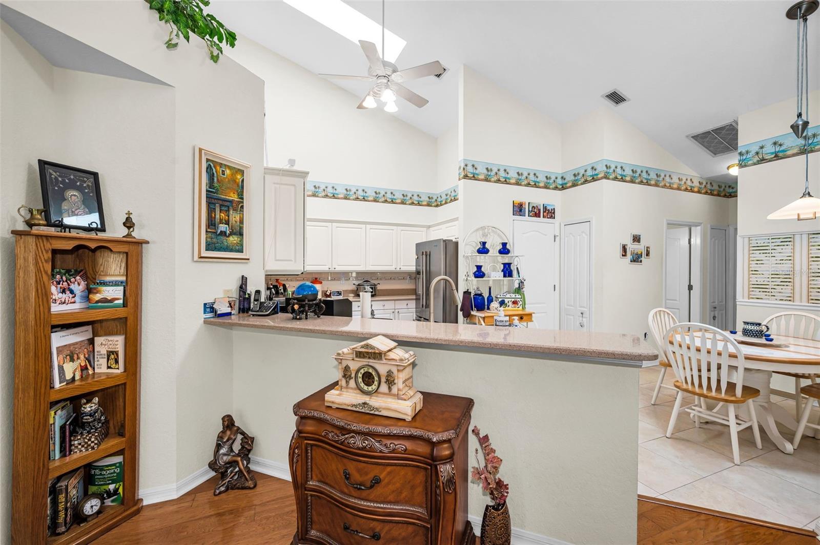 Image 17 of 55 For 1185 Royal Boulevard