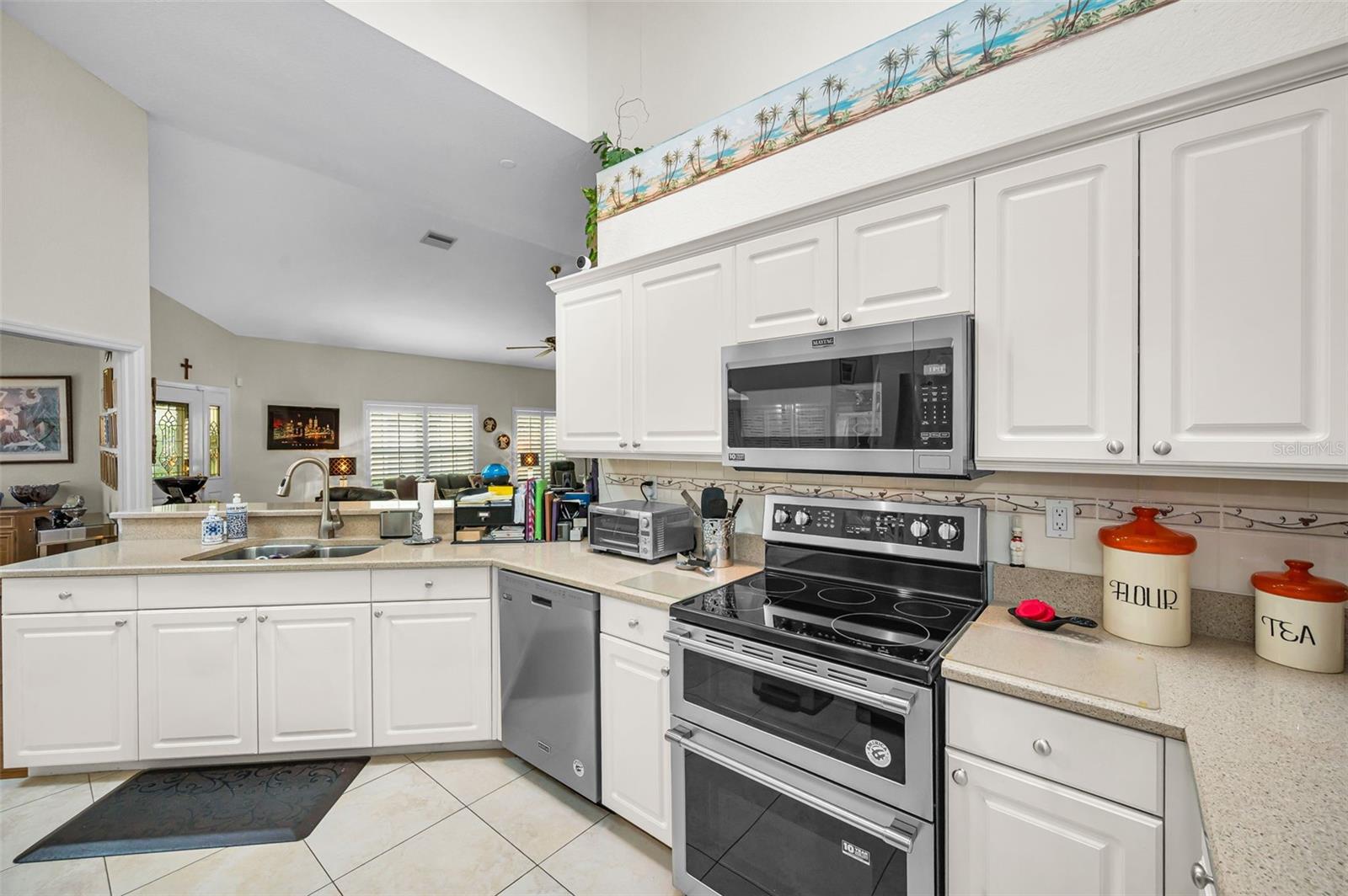 Image 22 of 55 For 1185 Royal Boulevard