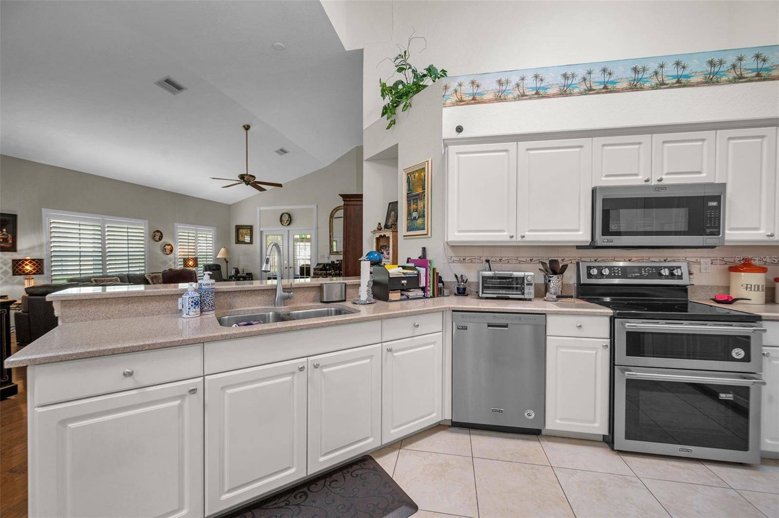 Image 23 of 55 For 1185 Royal Boulevard