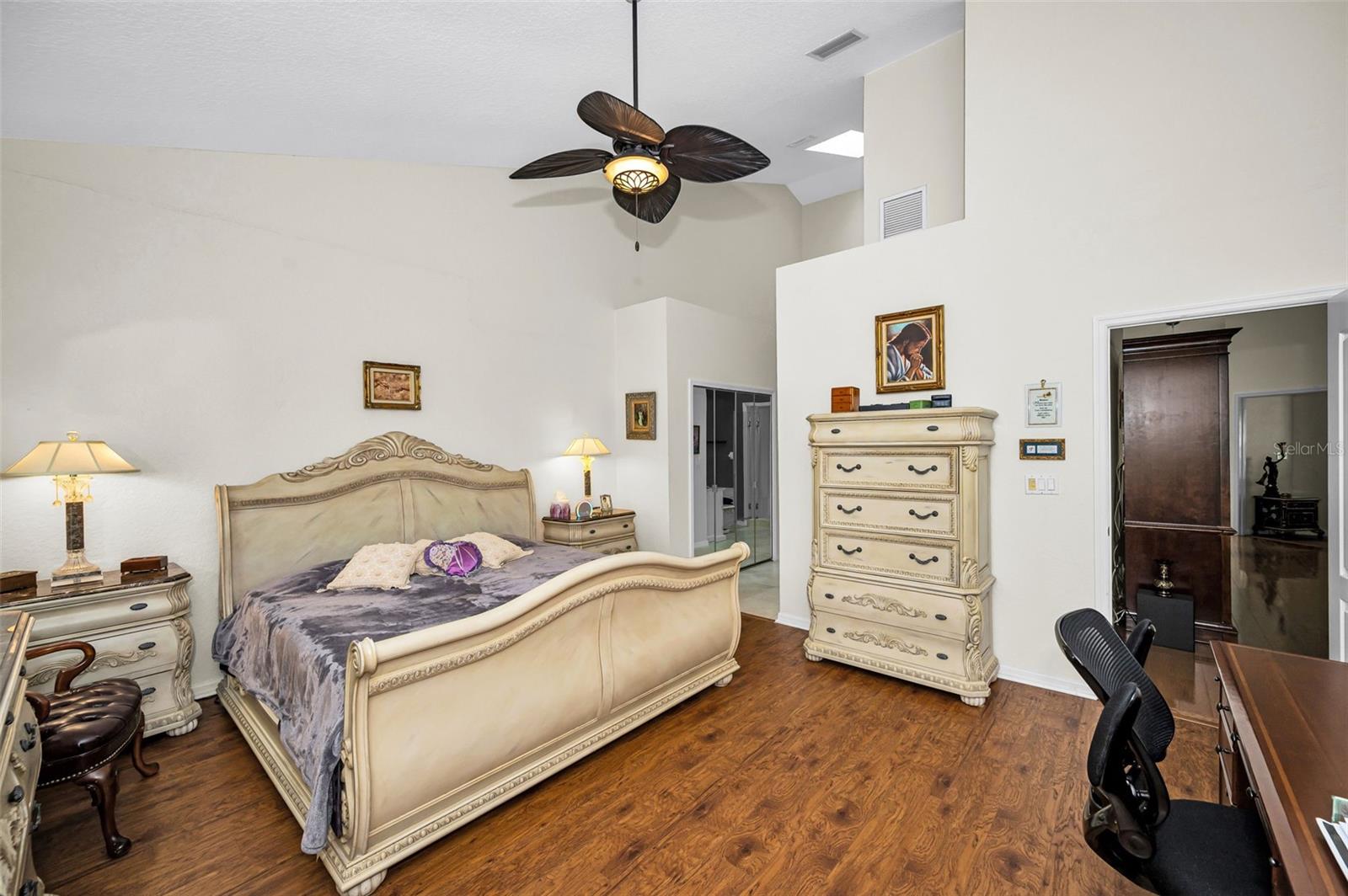 Image 28 of 55 For 1185 Royal Boulevard