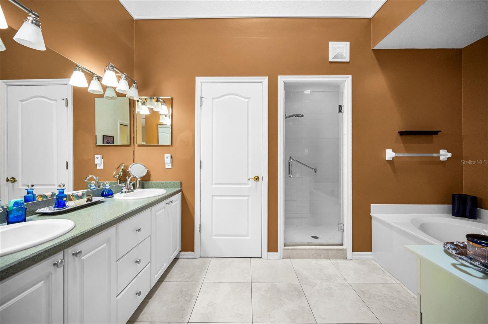 Image 30 of 55 For 1185 Royal Boulevard