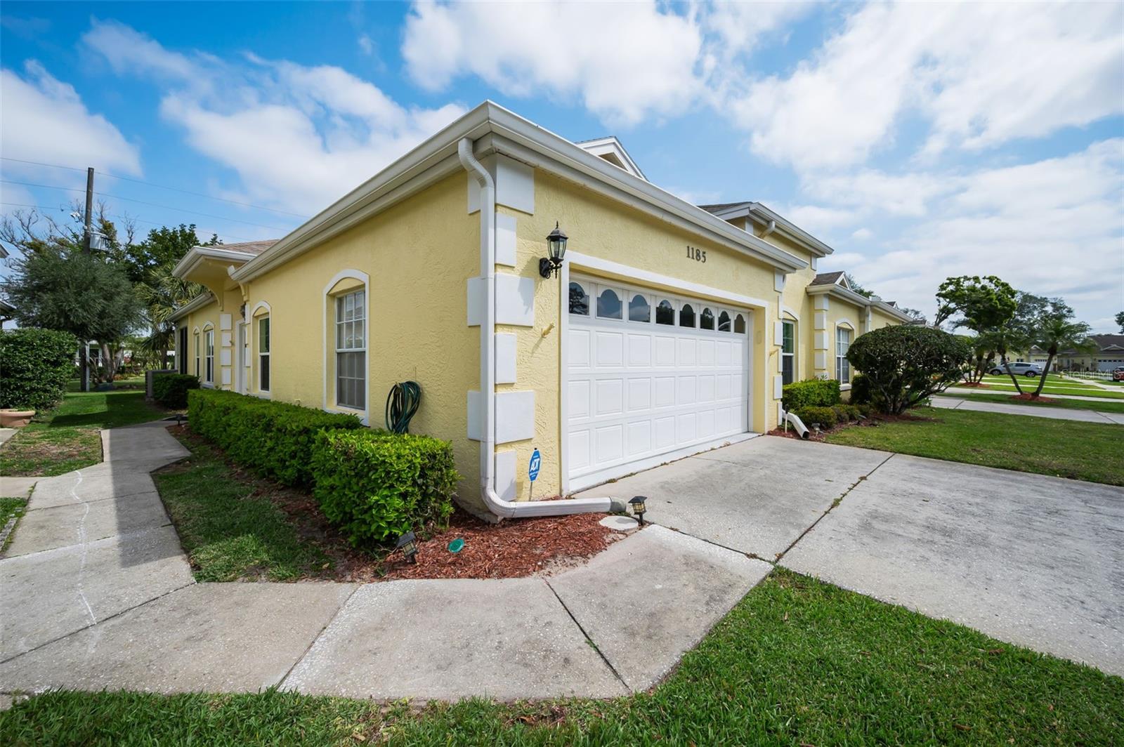 Image 7 of 55 For 1185 Royal Boulevard