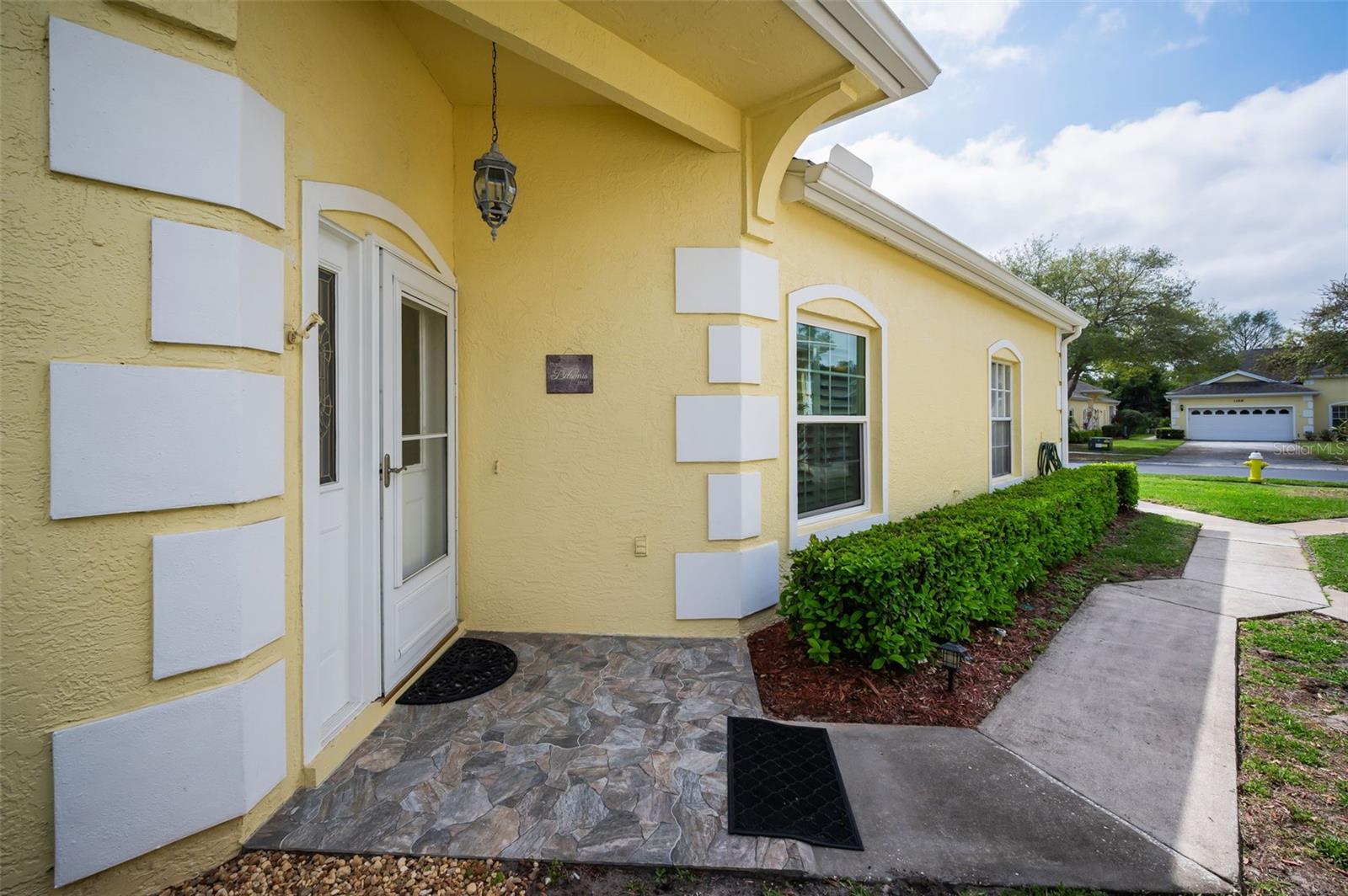 Image 8 of 55 For 1185 Royal Boulevard