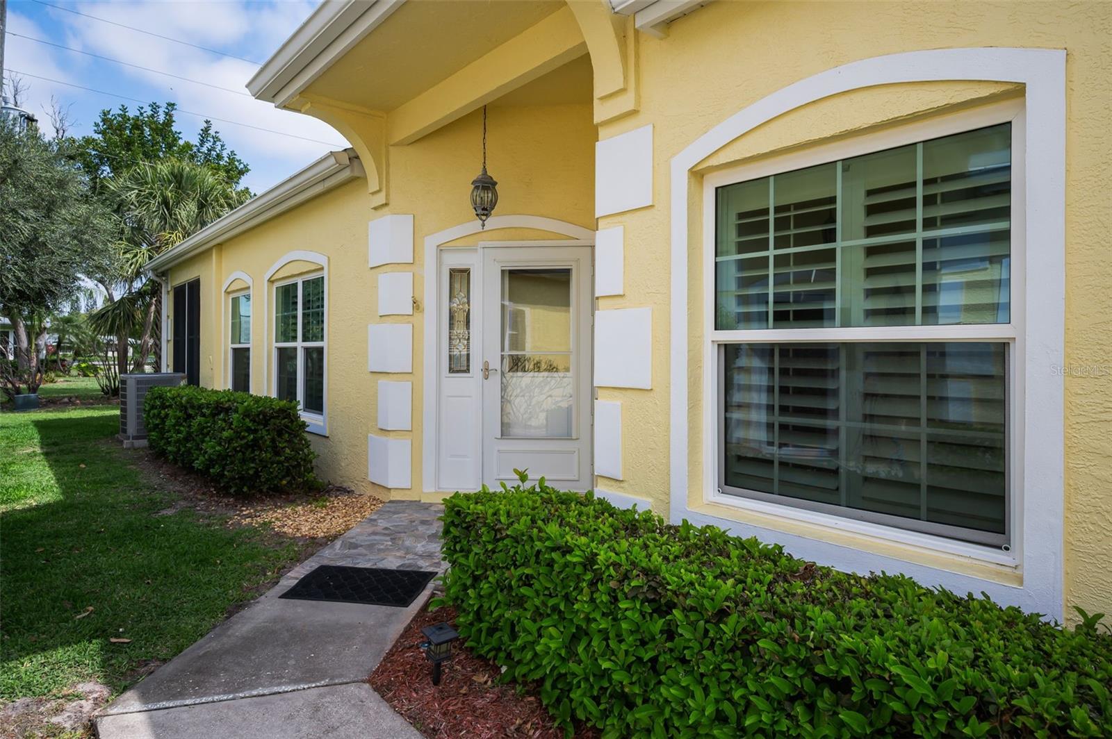 Image 9 of 55 For 1185 Royal Boulevard