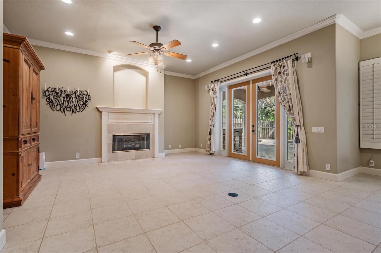 Listing photo id 12 for 3111 Lawn Avenue