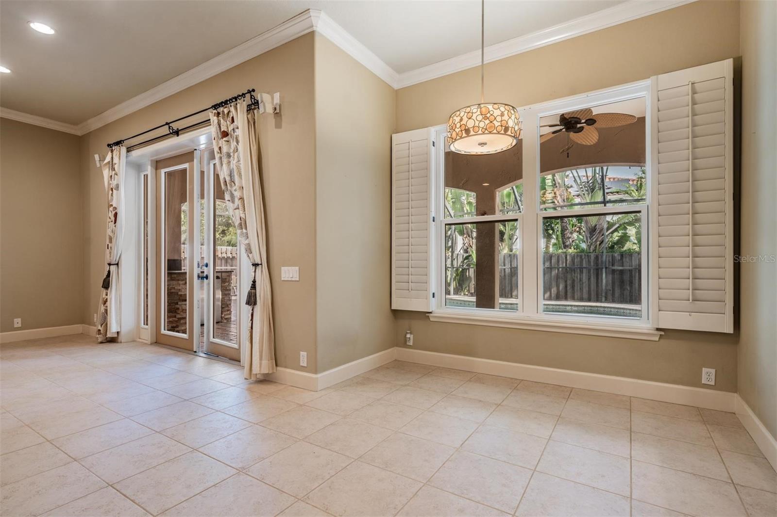 Listing photo id 14 for 3111 Lawn Avenue