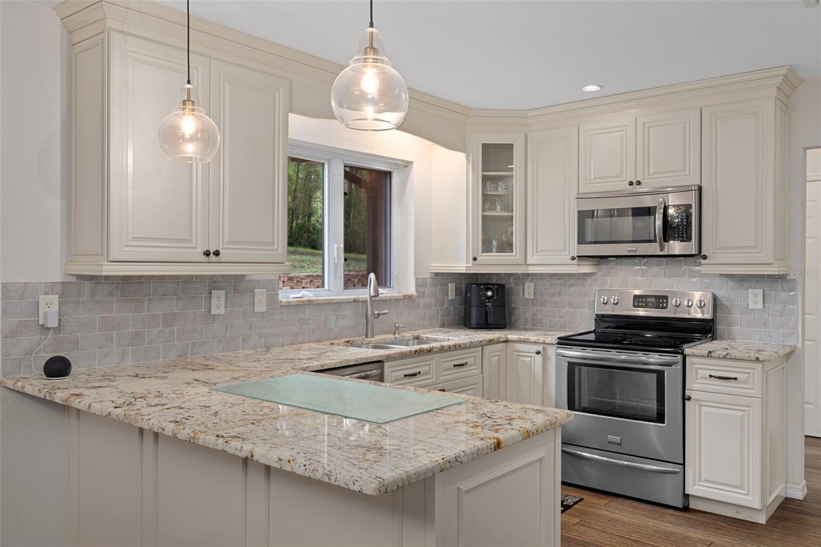 Image 15 of 60 For 15839 Powerline Road