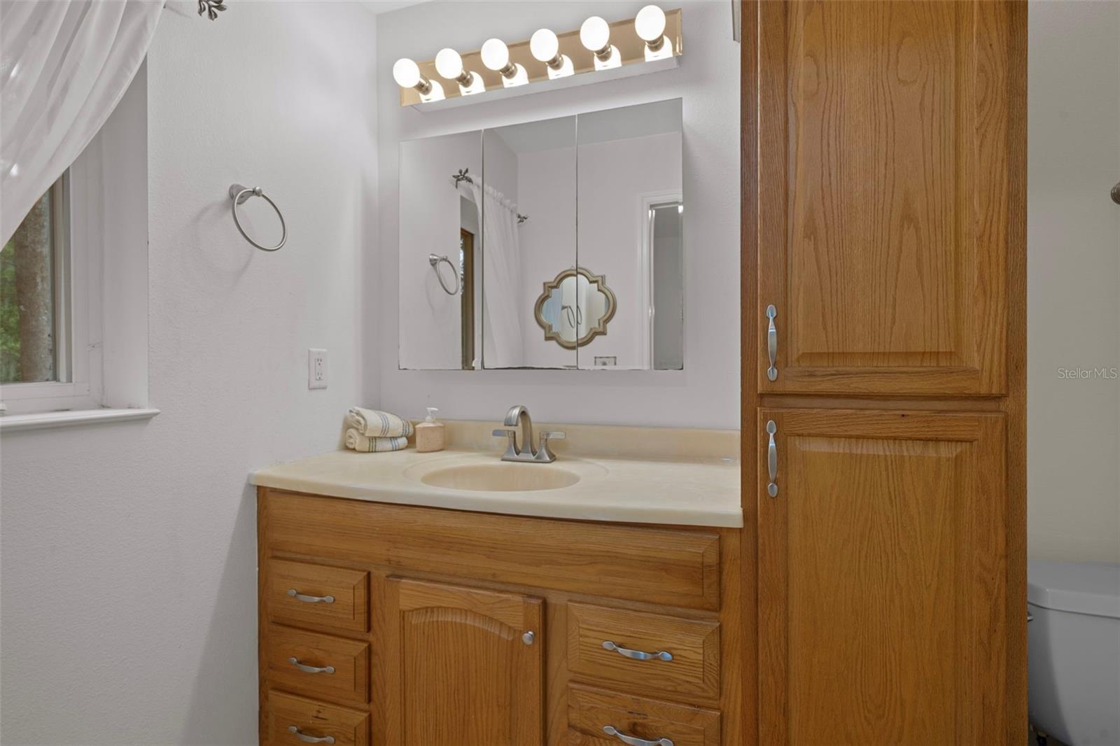 Image 32 of 60 For 15839 Powerline Road