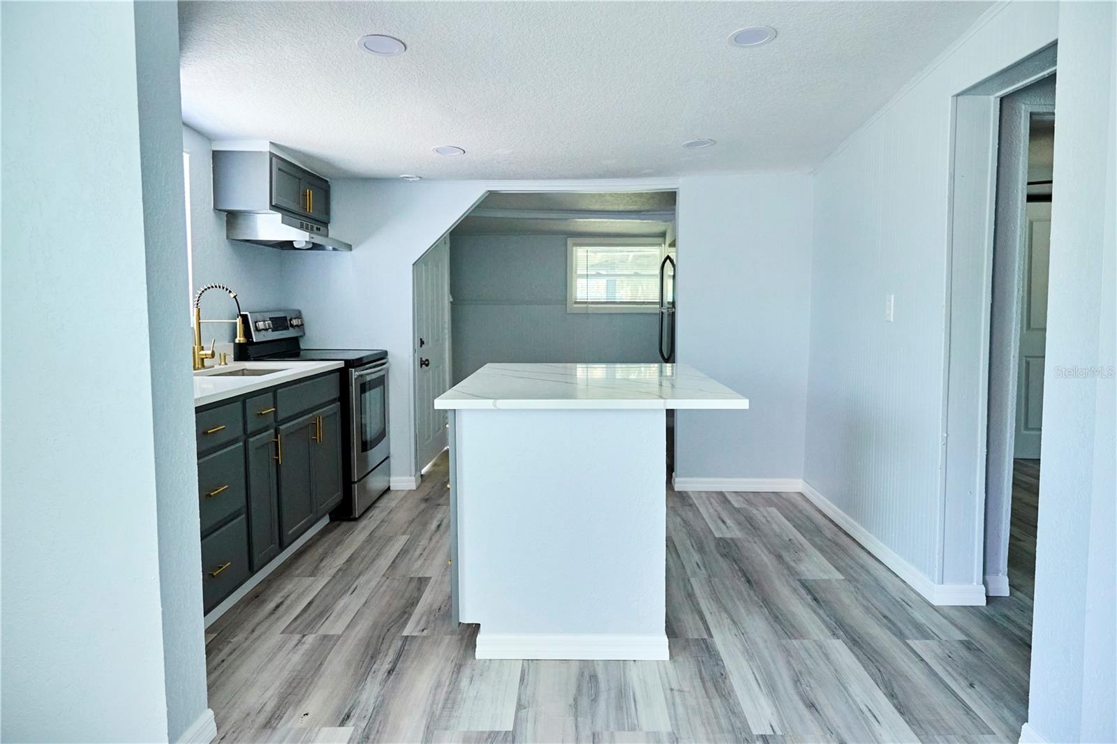 Image 2 of 10 For 3917 Hanna Avenue