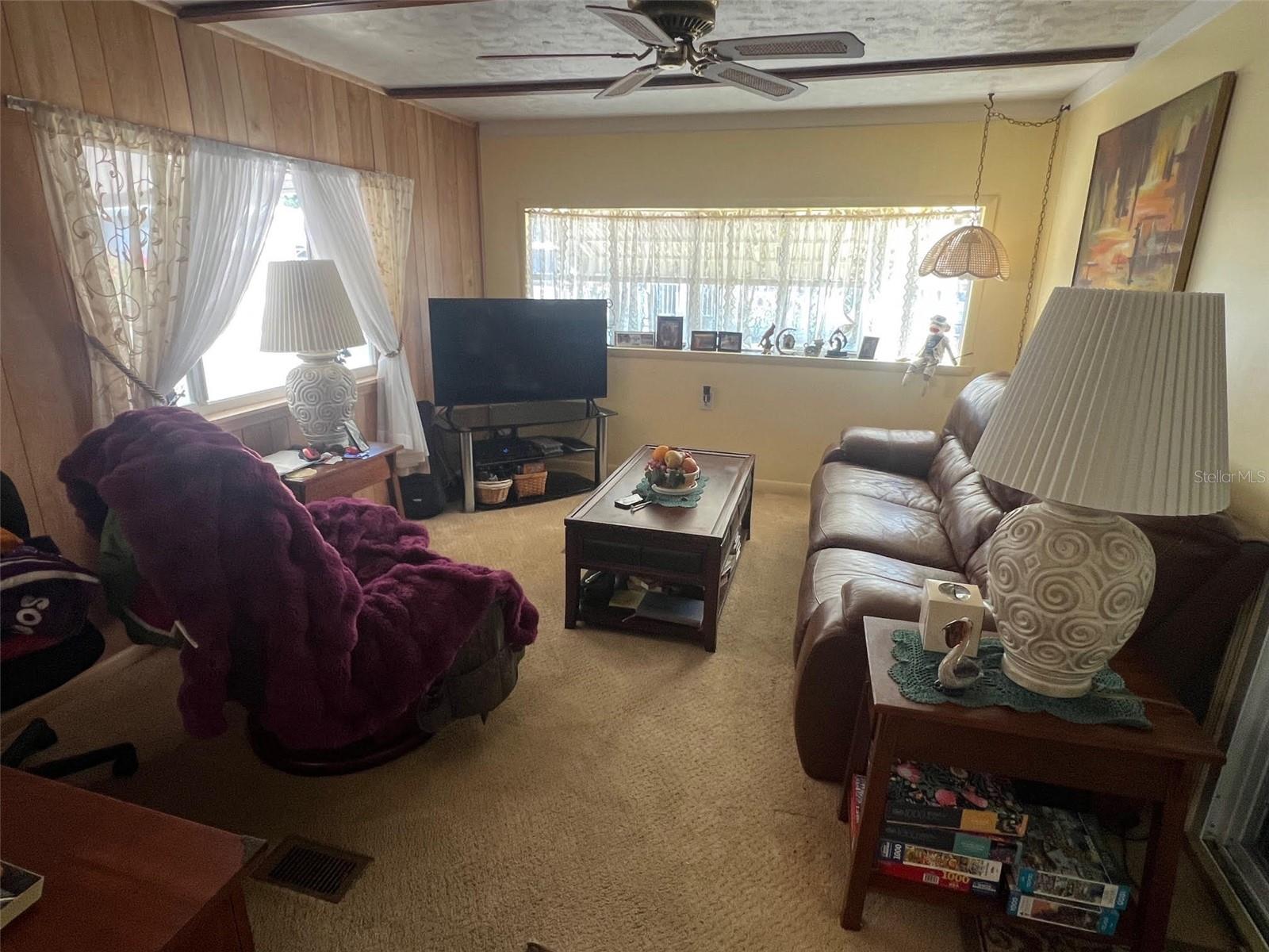 Listing photo id 12 for 11300 124th Avenue 95