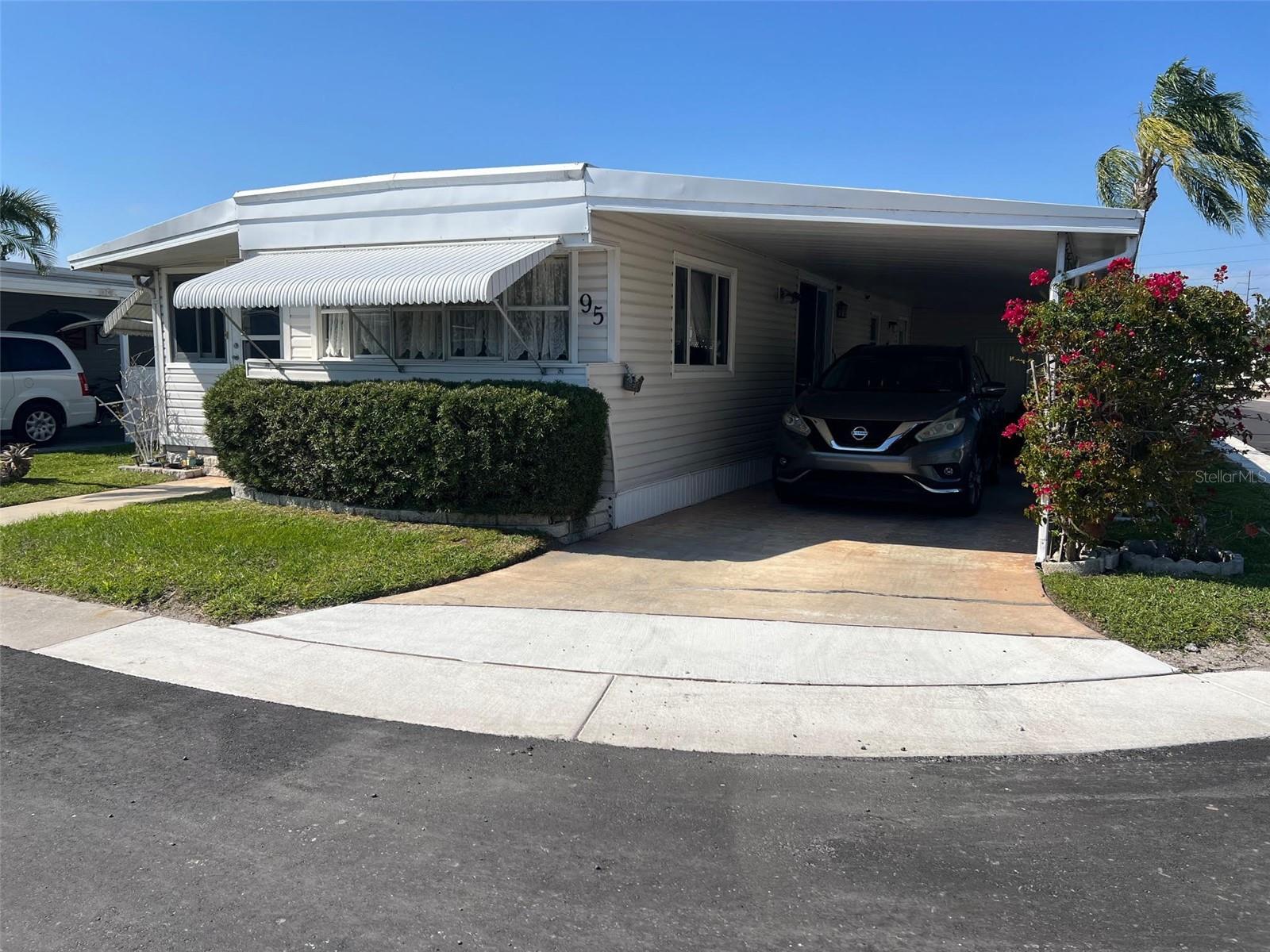 Listing photo id 0 for 11300 124th Avenue 95