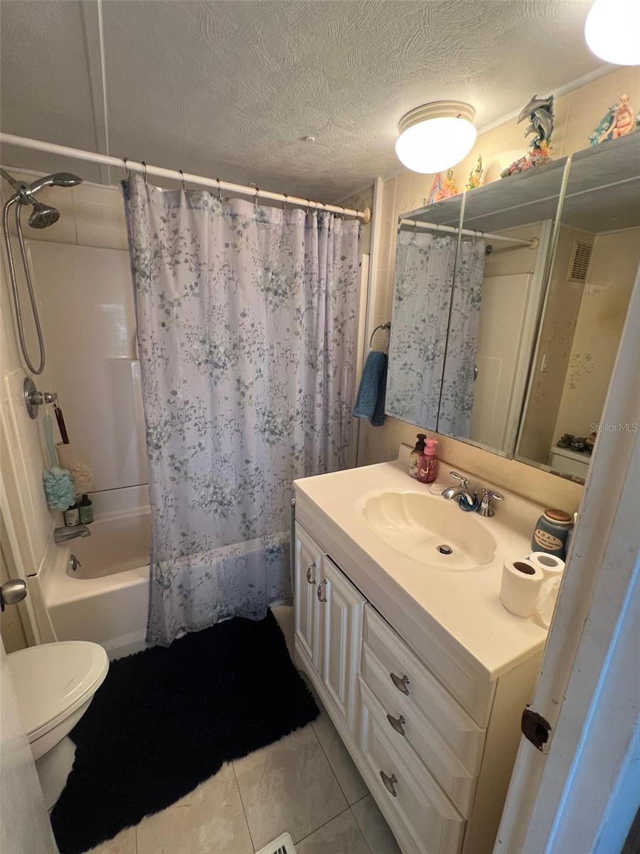 Listing photo id 18 for 11300 124th Avenue 95